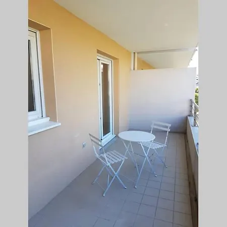Bel Avec Terrasse Et Parking Securise Βαλένς
