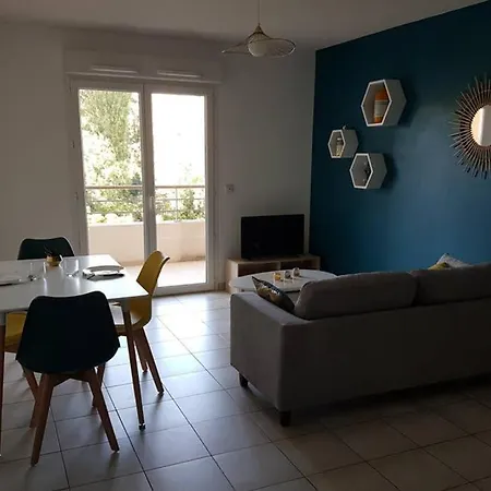 Bel Avec Terrasse Et Parking Securise Βαλένς